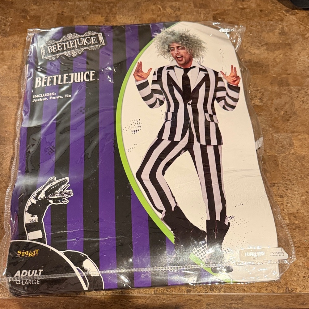 Spirit Beetlejuice Adult Costume size L w/ wig bought separately